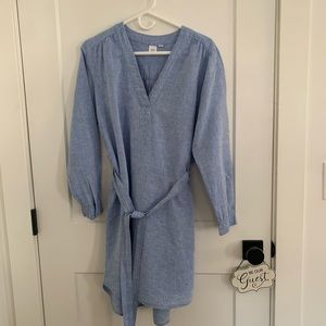 Women’s belted Gap Linen dress. Size Medium.